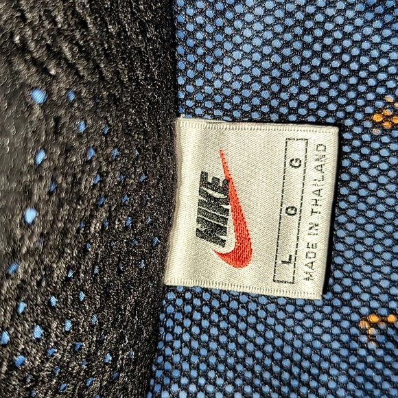 Vintage. 90s. Nike. Full-zip windbreaker. Like-new. Men's size Large. - Picture 2 of 16
